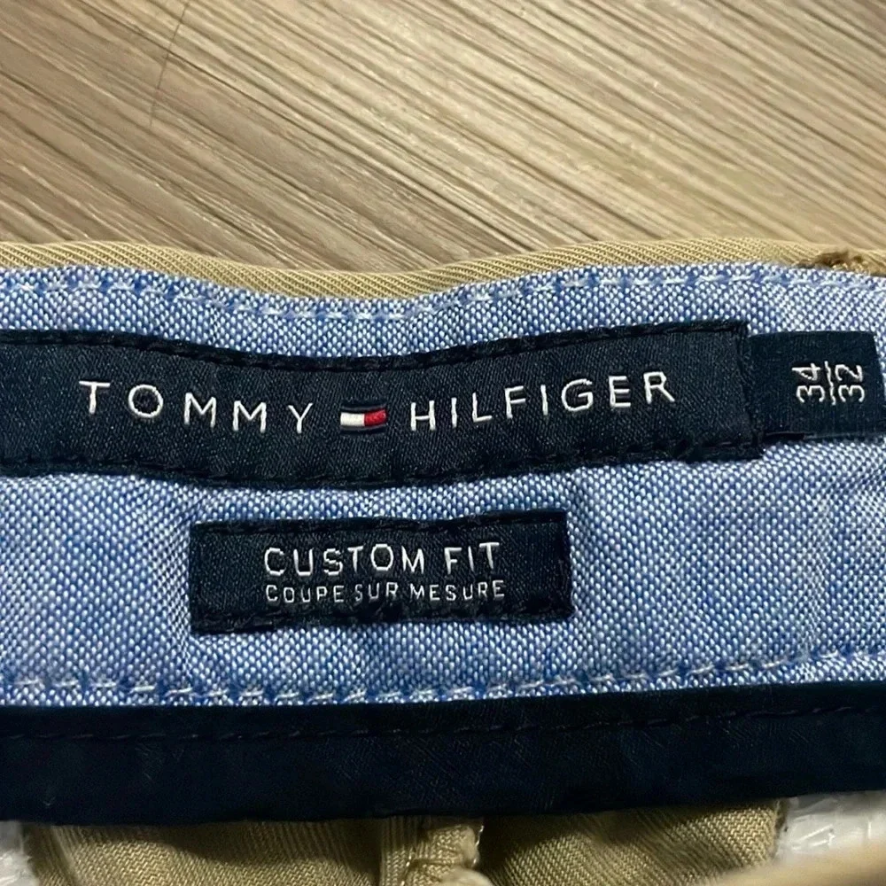 Tommy Hilfiger Chino Pants Custom Fit Khakis Straight leg Mens size 34 X 32 Tan